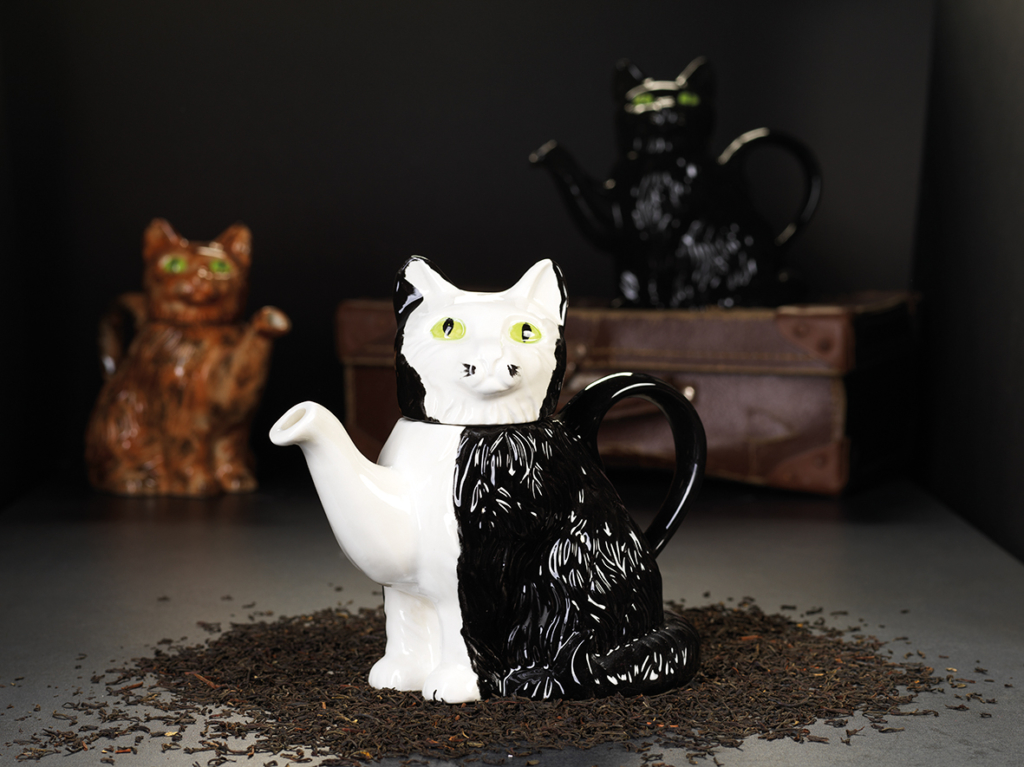 Novelty Cat Teapot buy for £45.00 by Carters of Suffolk
